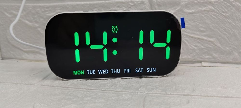 Настольные электронные LED часы