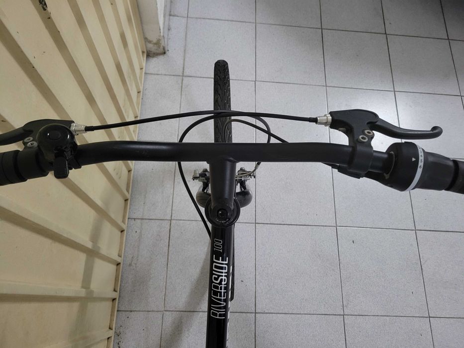 bicicleta trekking Btwin Riverside 100