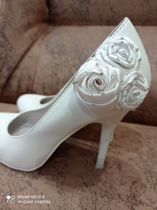 Кожаные свадебные туфли.