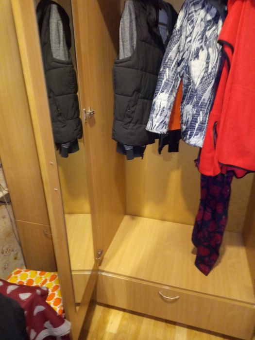 Шкаф трёх створчатый с андресолью, многоцелевой.