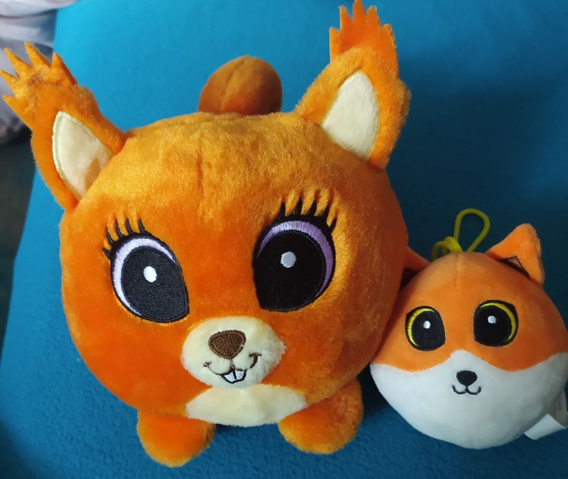 Dwie maskotki gang swojaków