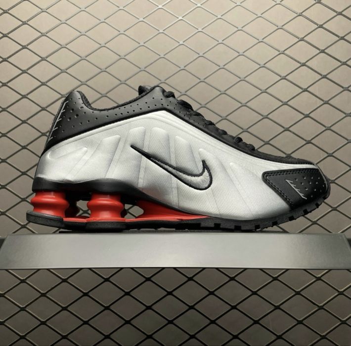Nike Shox R4.