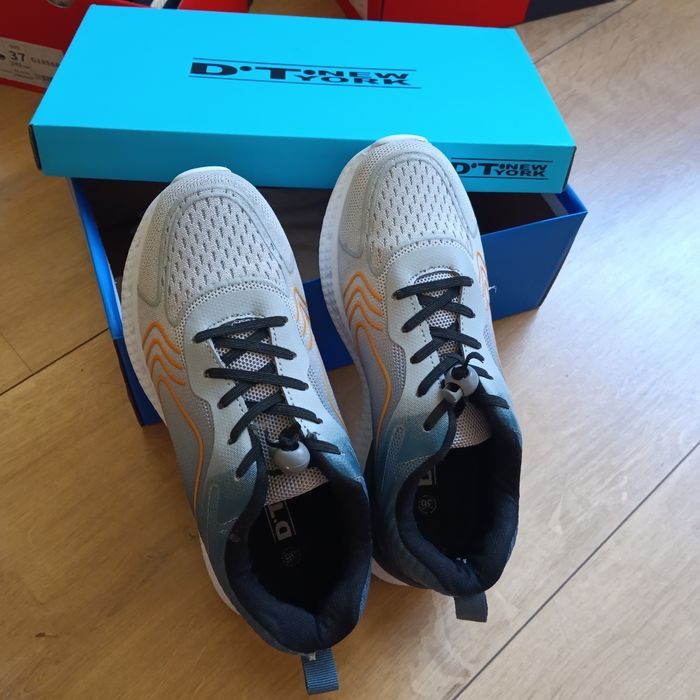 Кроссовки на мальчика р 36