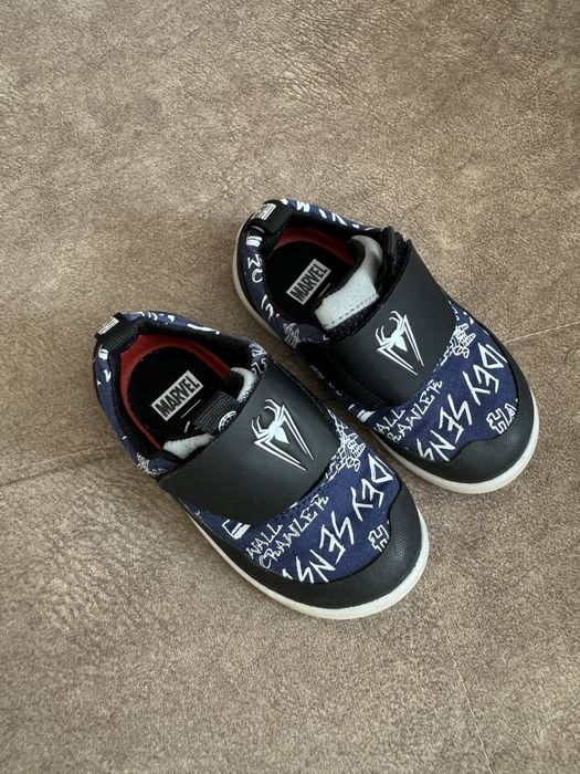 Взуття clarks 20 розмір, кросівки