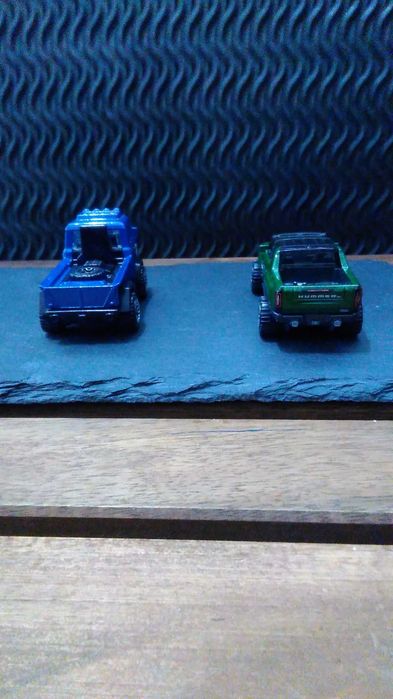 Miniaturas de Jeep FC e GMC Hummer EV