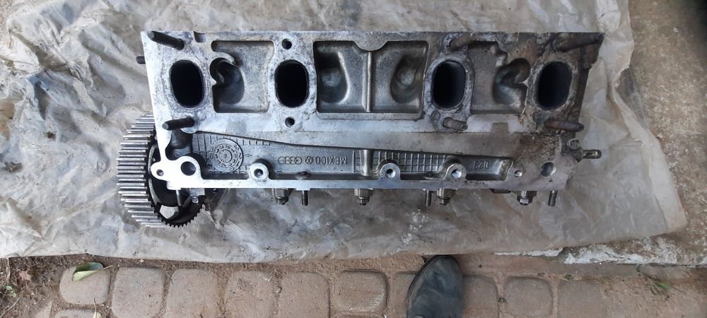 Głowica vw seat skoda  1.6 benzyna