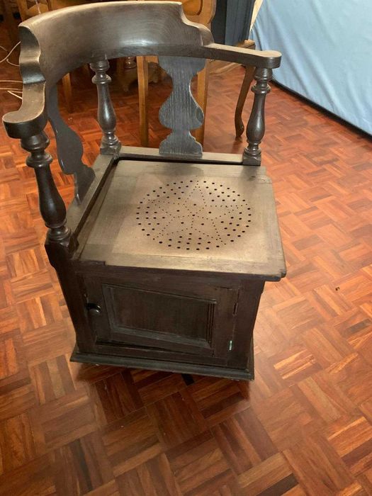 Cadeira de Retrete Antiga