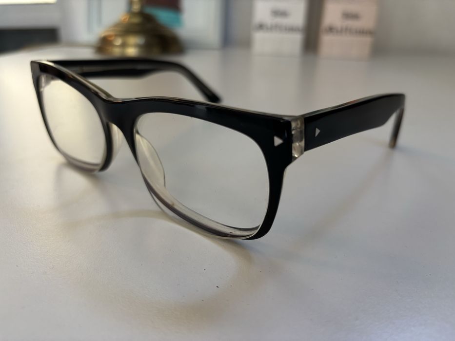 Armações para oculos graduados ou de sol.