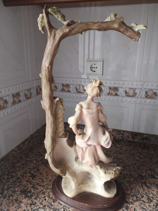 Grande Escultura Romântica – Dama no Jardim