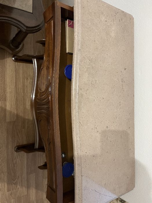 Móvel de madeira e mármore com gaveta Altura:74cm Largura: 67cm