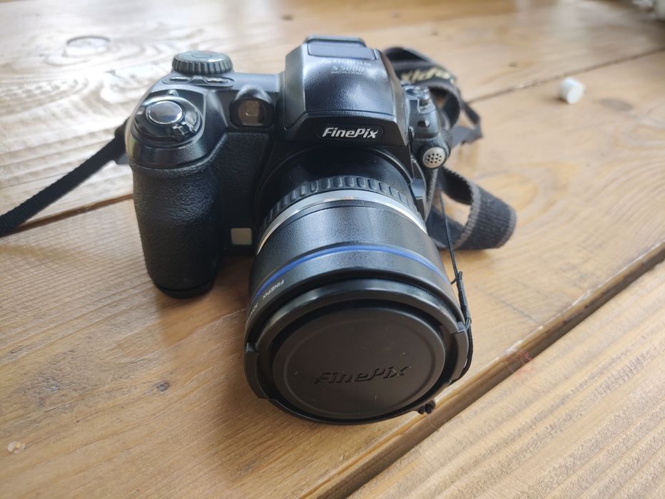 Aparat cyfrowy finepix Fujifilm s5000 uszkodzony