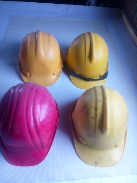 Kaski hełmy na budowę tanio 4 sztuki sprawne