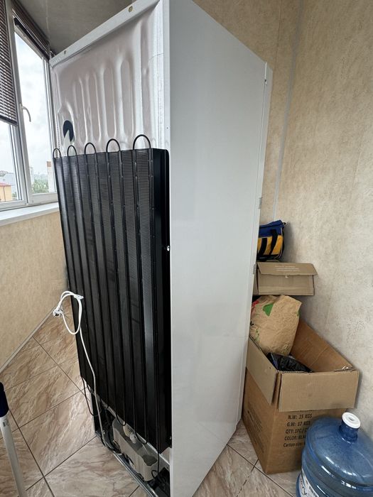 Морозильна камера Hotpoint-Ariston HFZ 6175 W