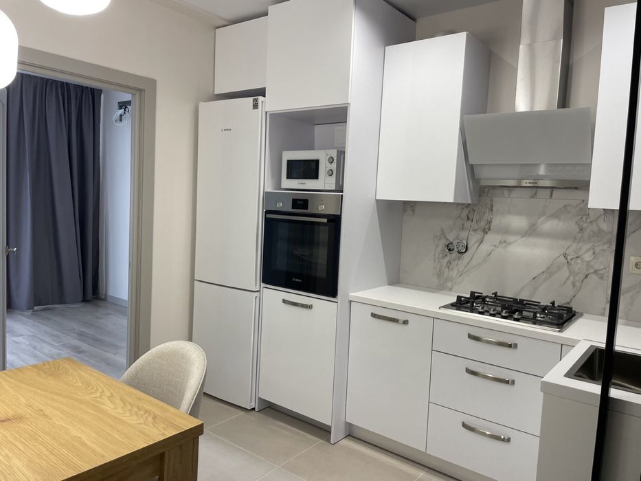 Оренда в центрі 2 кімнатна квартира.вул. Слави Стецько