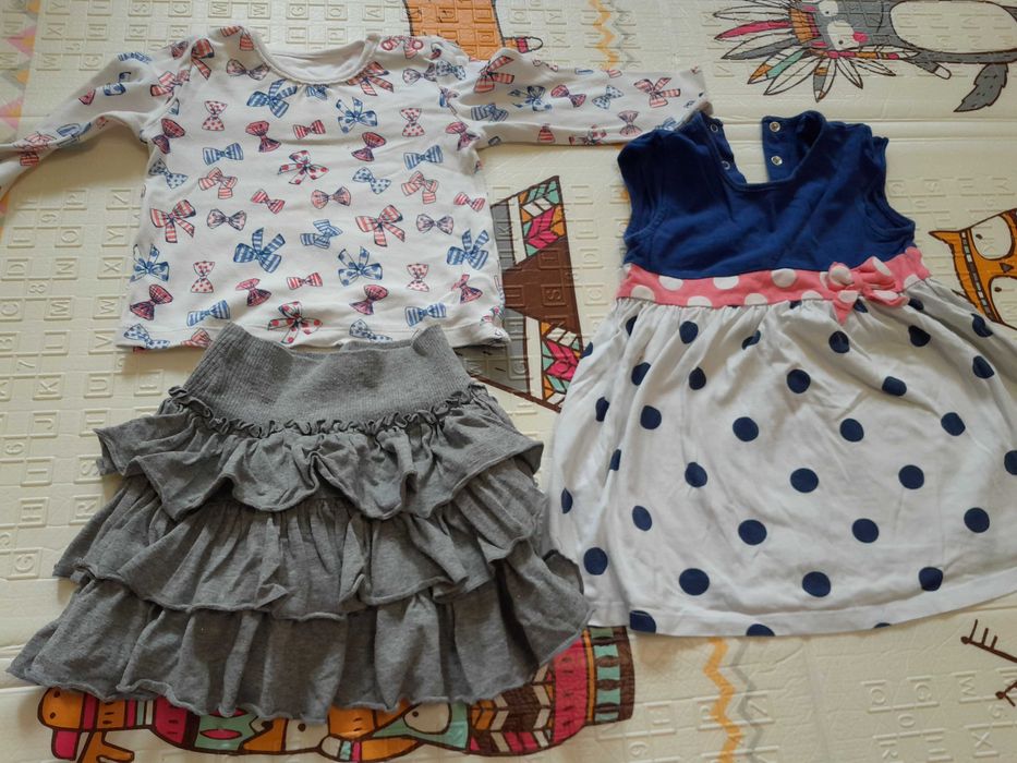 Zestaw 13 sztuk ubranek w rozmiarze 80 dla dziewczynki