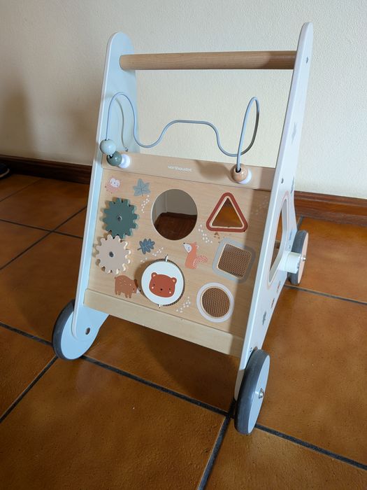 Carrinho/ andarilho para bebé