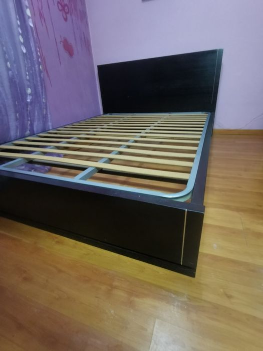 Cama 160x200 completa mais estrado fixo.