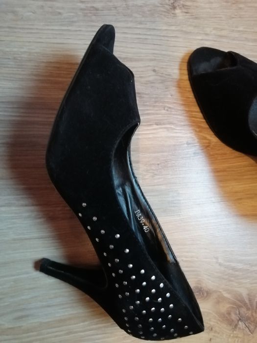 Zamszowe szpilki rozm 40