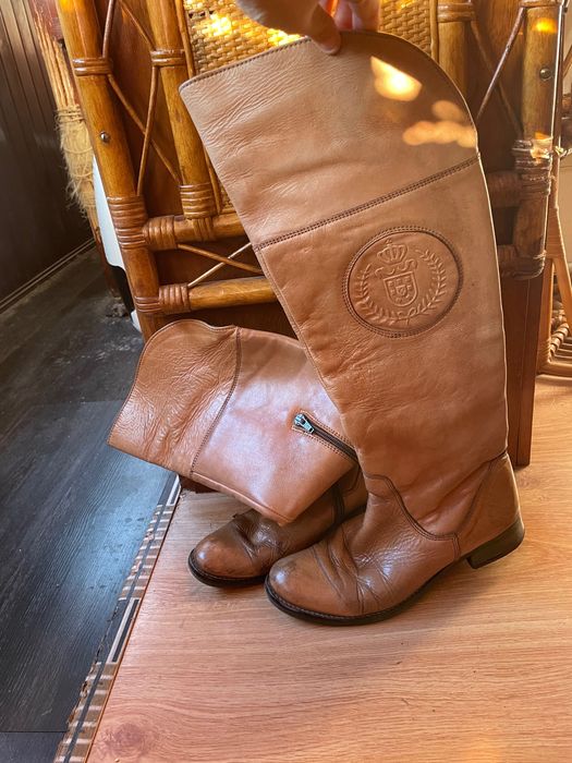 Bota em pele até ao joelho. Tam 38