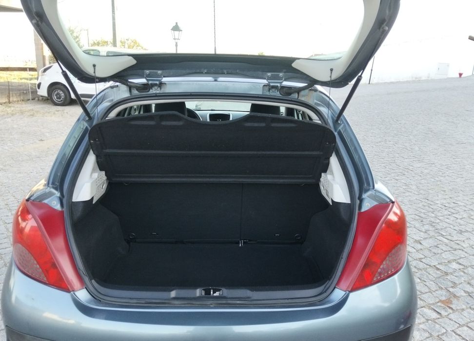 Peugeot 207 1.4HDI de 2007/8 em estado novo