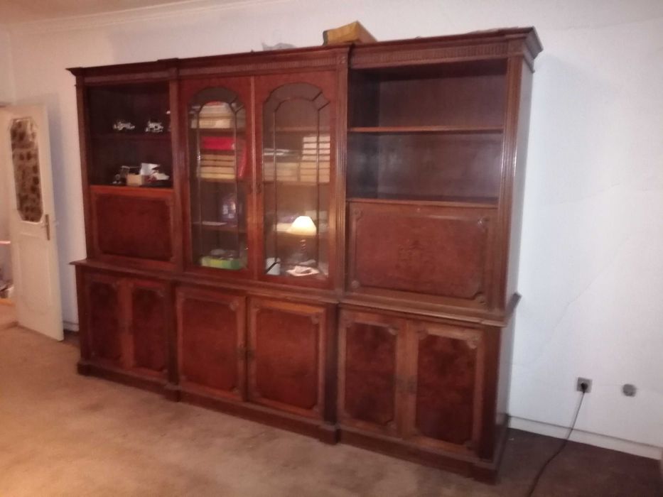 Móvel de madeira maciça