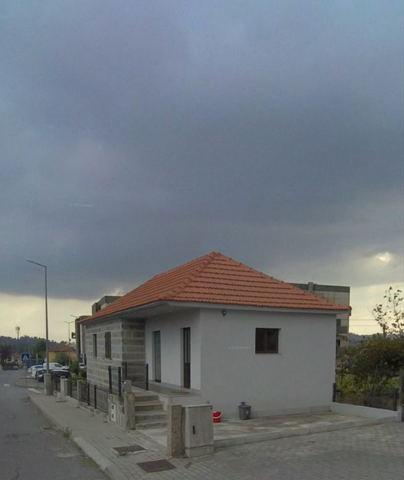 Casa com 2 habitacões T3 e T2+1