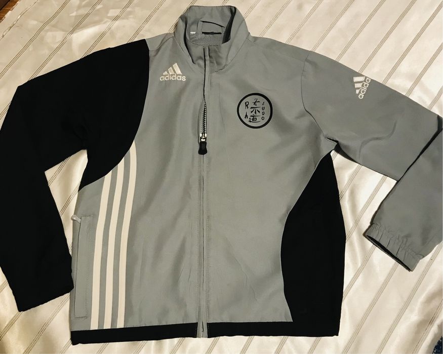 Спотривна куртка Adidas р. 122 - 128 на 6 - 7 років курточка ветровка