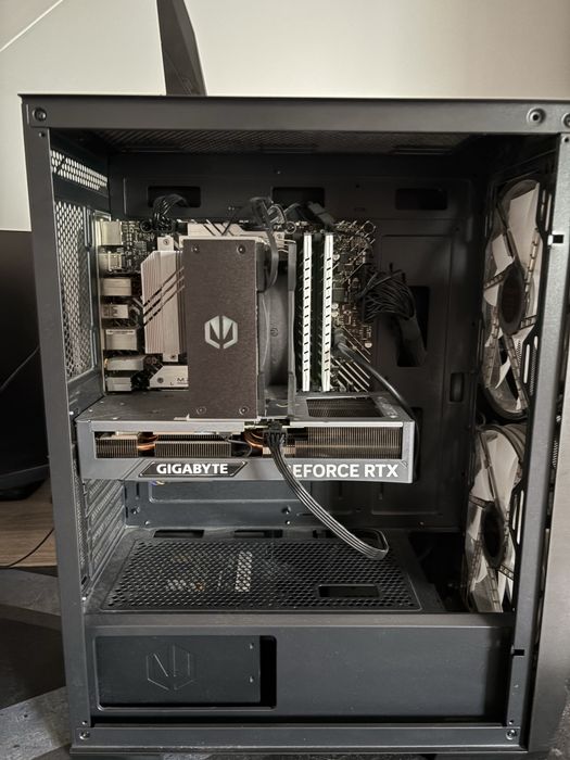 Komputer Gamingowy RTX 4070 / i5-13400F / 32GB / 1TB + 2 Monitory MSI 180Hz