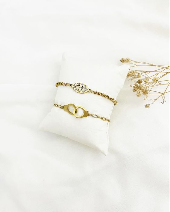 Pulseiras douradas em aço inoxidavel