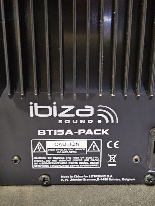 Par de colunas amplificadas 15″ 500W – USB / BT / SD – IBIZA