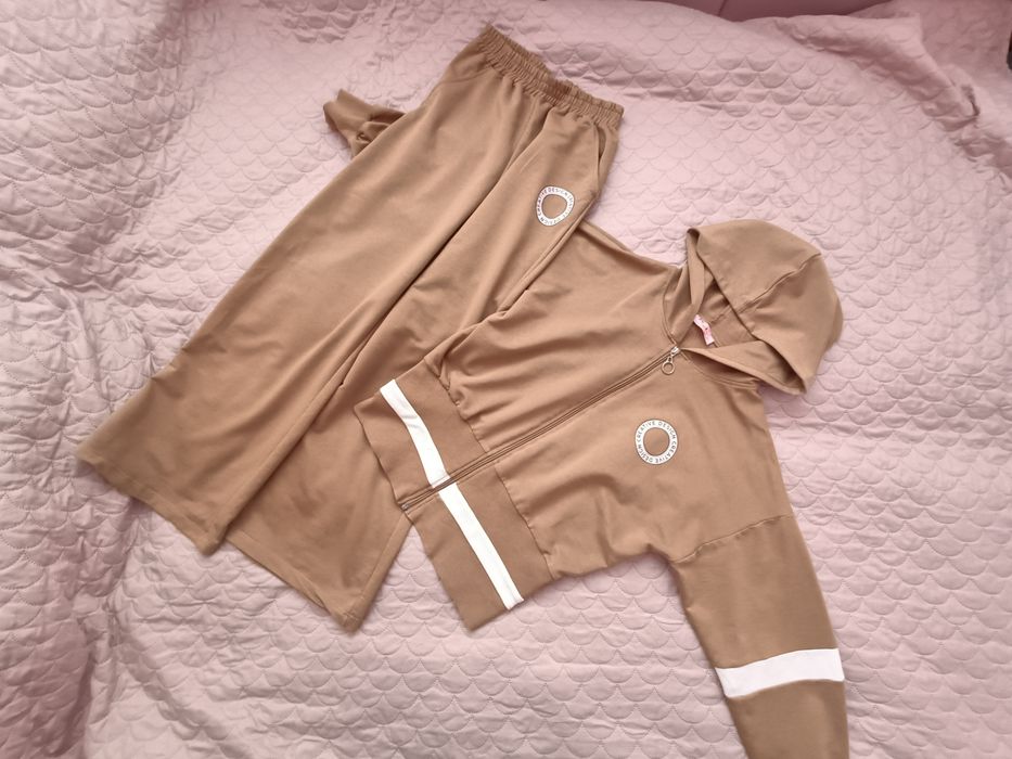 Dres dziewczęcy 152