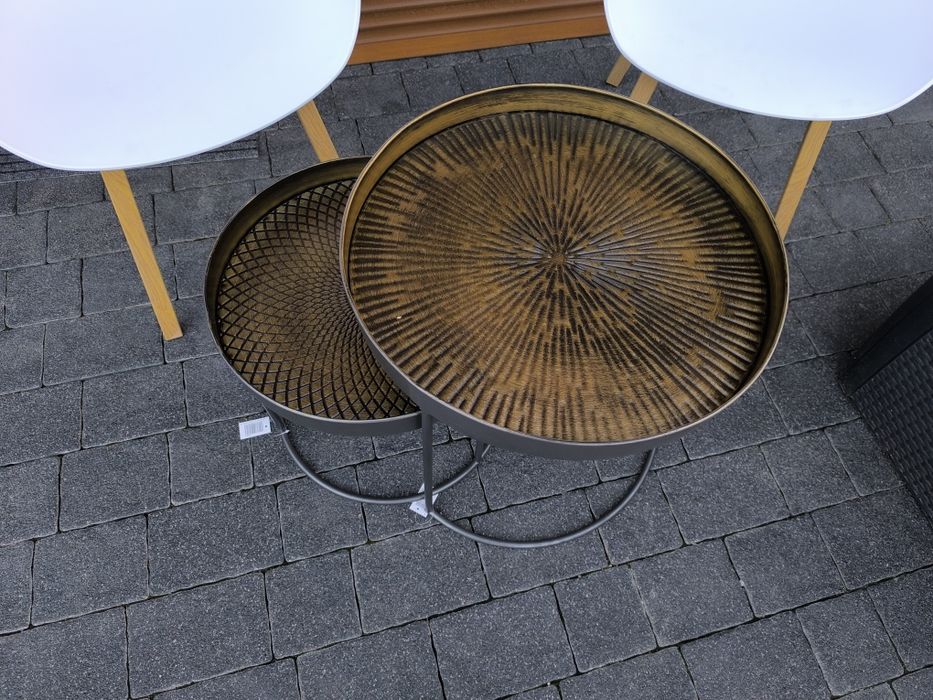 Dwa nowe stoliki metalowe