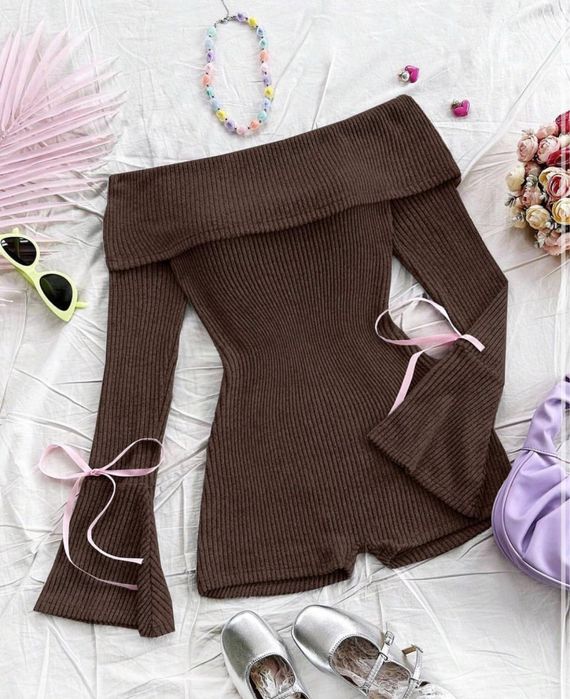 Вязанный коричневый костюм с шортами