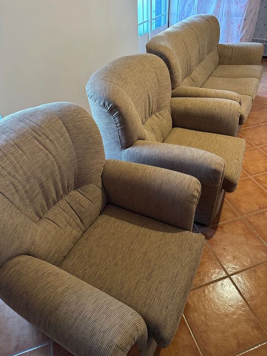 Conjunto de Sofás Confortáveis em Bom Estado