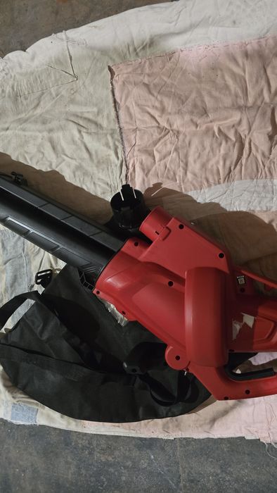 Дуйка для листя.   Повітродув-пилосос садовий Einhell