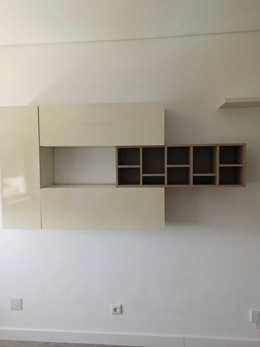 Móvel Suspenso de Parede com Arrumação (90x30x24.5 cm)