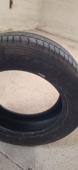 4  pneus a 80% Goodride 175/65R15 + 1 pneu