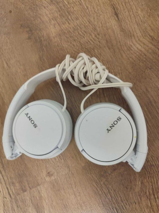 наушники — это Sony MDR-ZX110