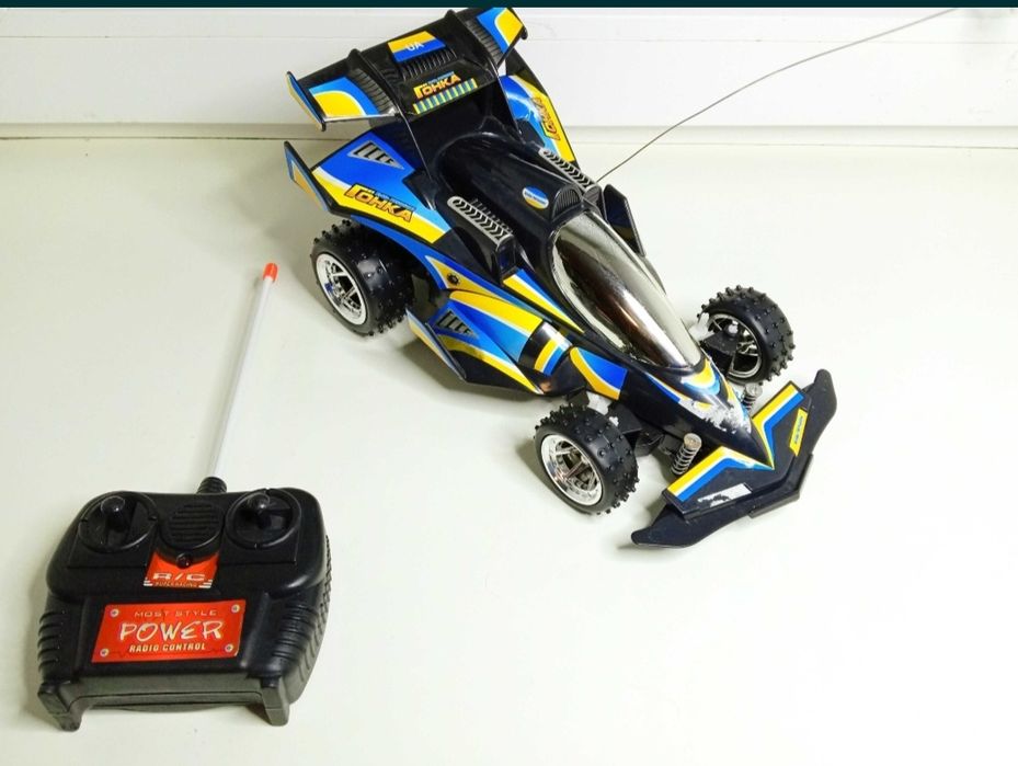 Машинка на пульті