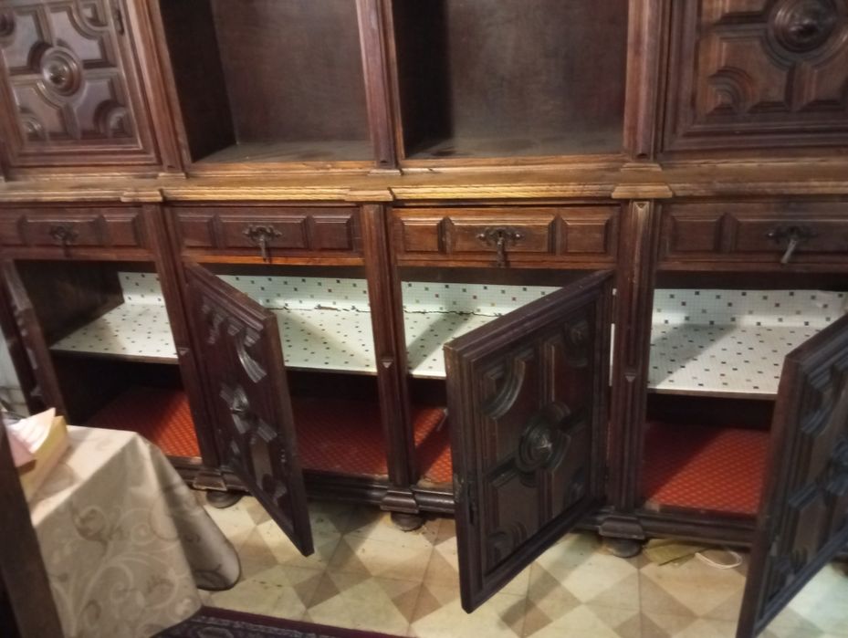 Móvel de sala, usado, em madeira castanho