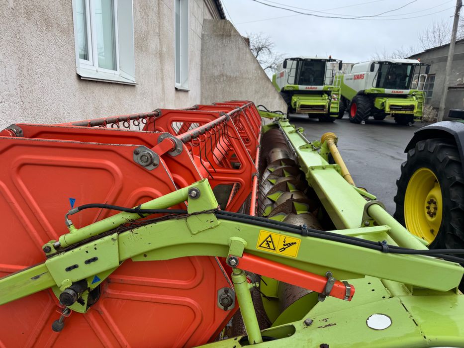 Продам жатку Claas C750