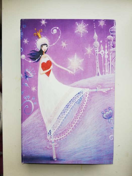 Caixa em forma de livro