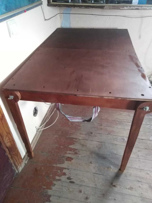 Стіл розкладний зі стільчиками