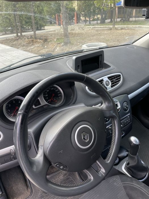Renault clio продаж