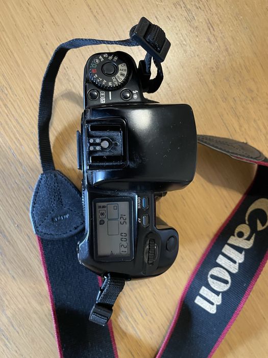 Canon EOS 100 - Câmara analógica