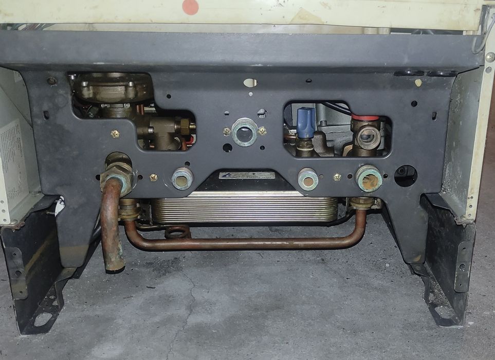 Caldeira a gás aquecimento e águas quentes