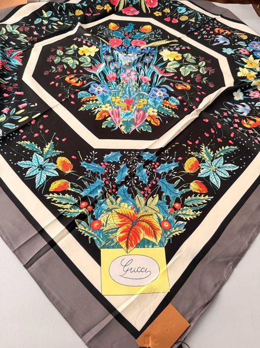 Платок Gucci Flowers Black Grey 90см Silk НОВЫЙ