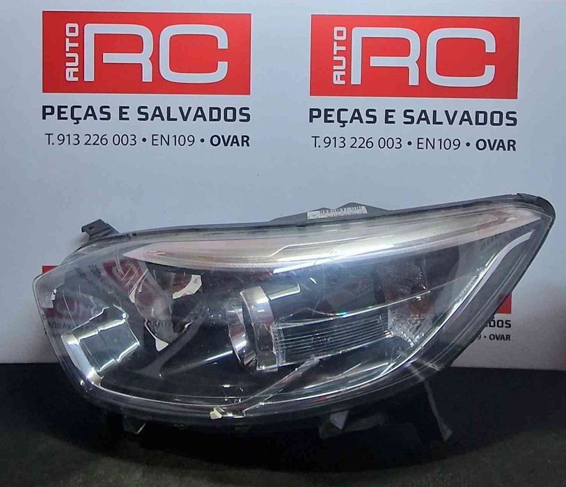 Ótica / Farol Esquerdo 260603859R - RENAULT CAPTUR I