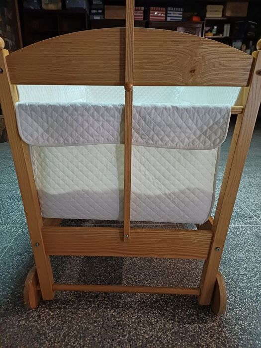 Berço da marca Bebé Confort