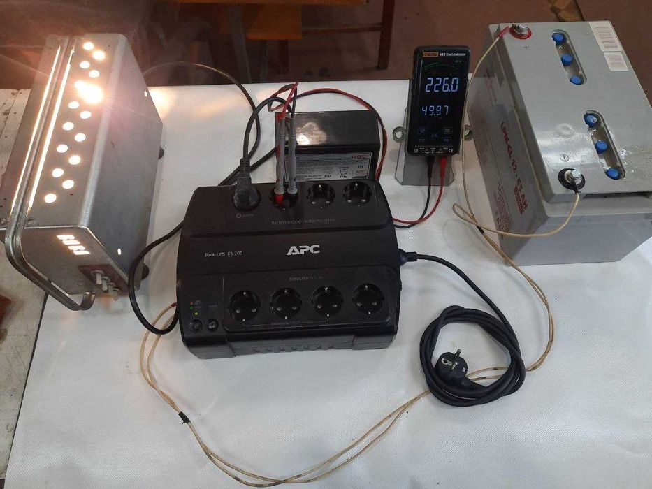 APC Back-UPS ES 700 Iнвертор безперебійник  700 VA 405 Вт.